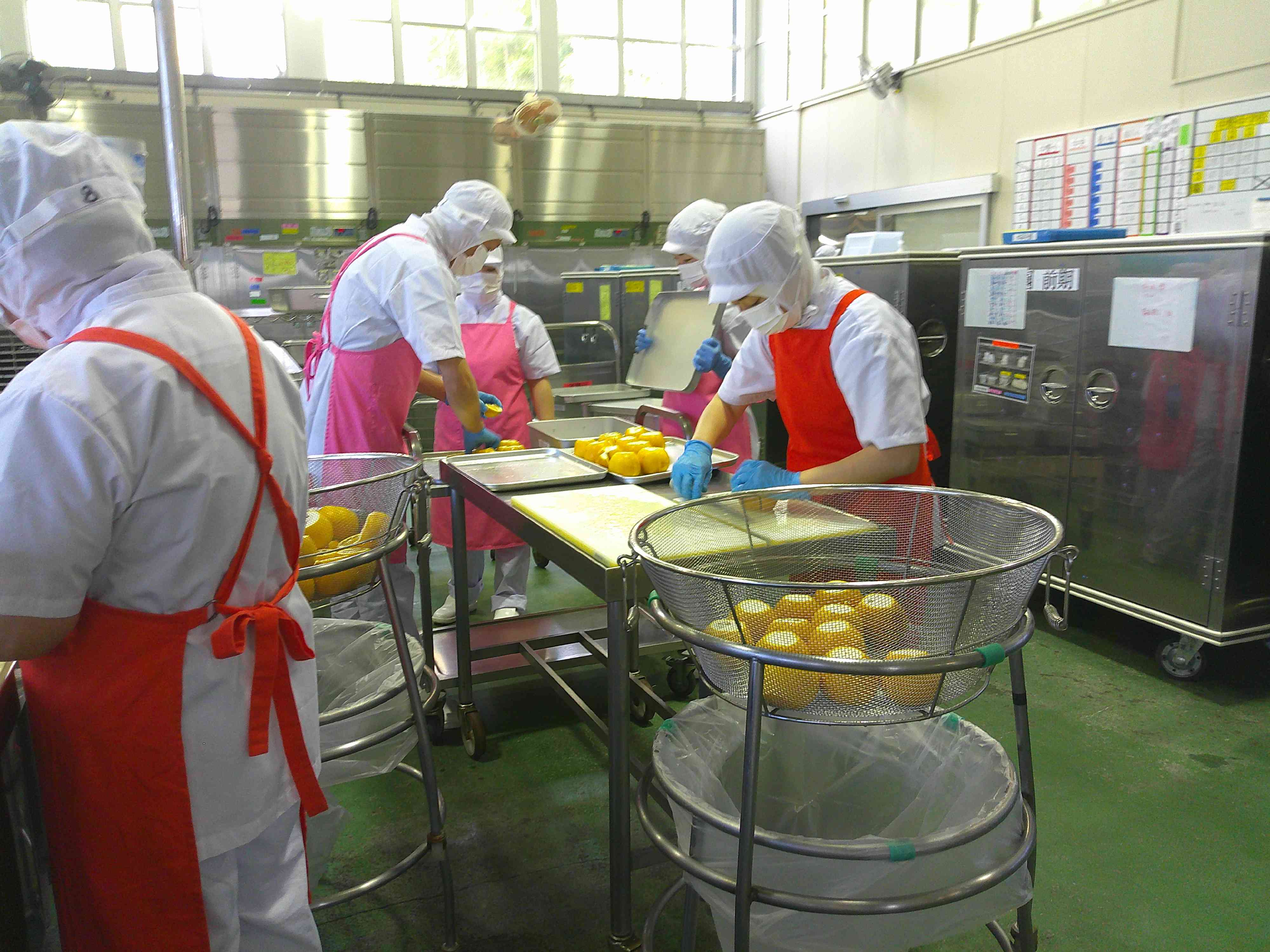 0414美生柑（みしょうかん）を切るようす